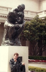 Jonathan_next_to_Rodin_s_Thinker_at_Legion_of_Honor_